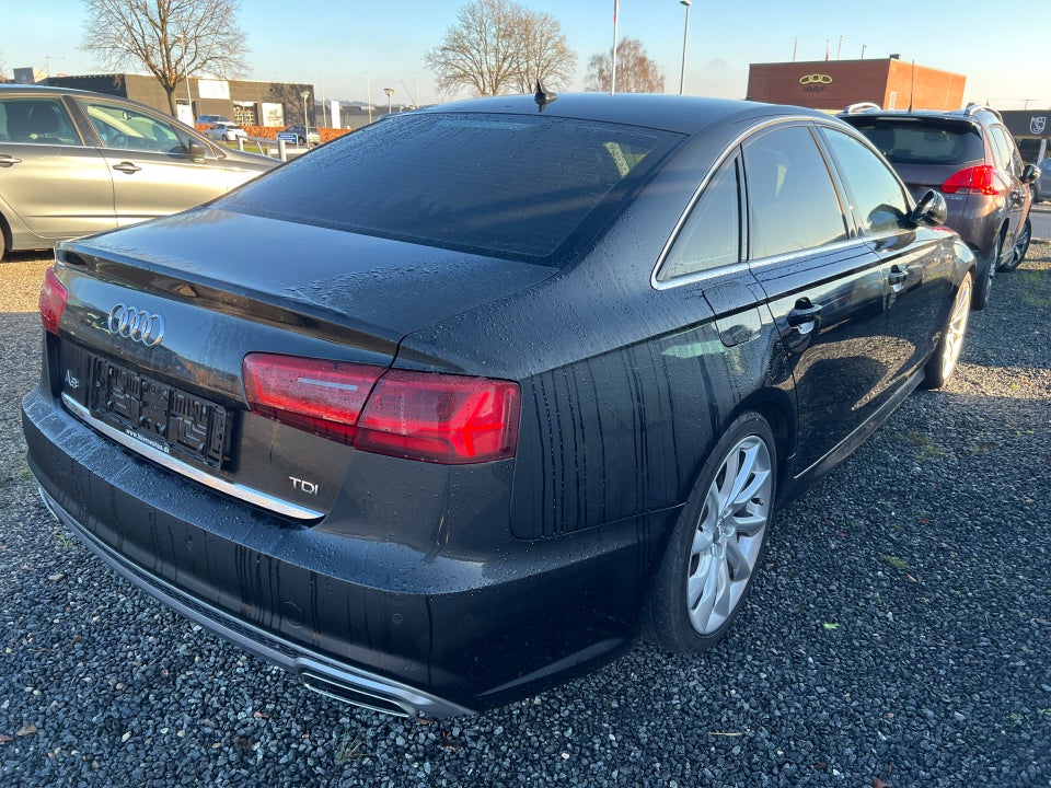 Audi A6 3,0 TDi 218 S-line S-tr. 4d