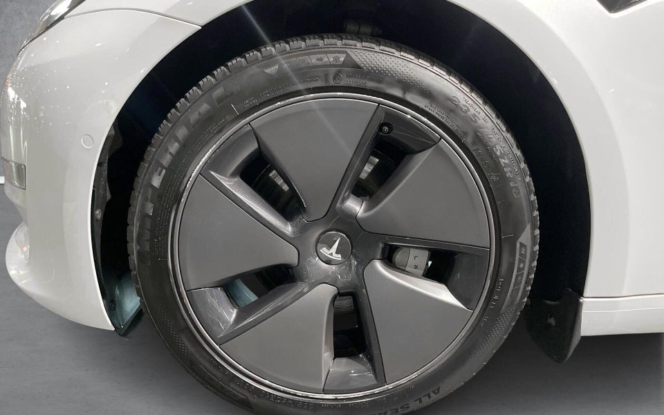 Tesla Model 3 Long Range AWD 4d