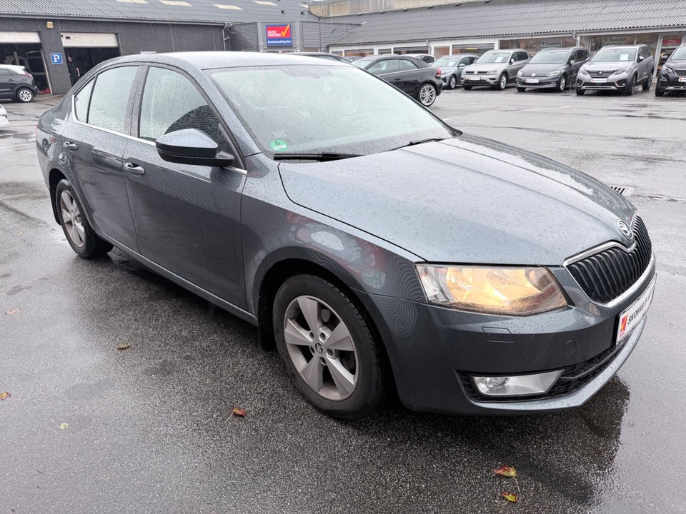 Skoda Octavia 1,6 TDi 110 Ambition DSG 5d