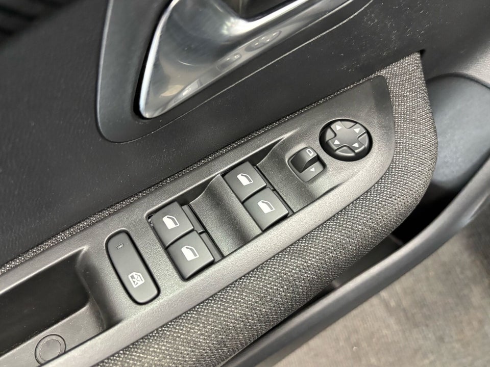 Peugeot e-208 50 Style 5d