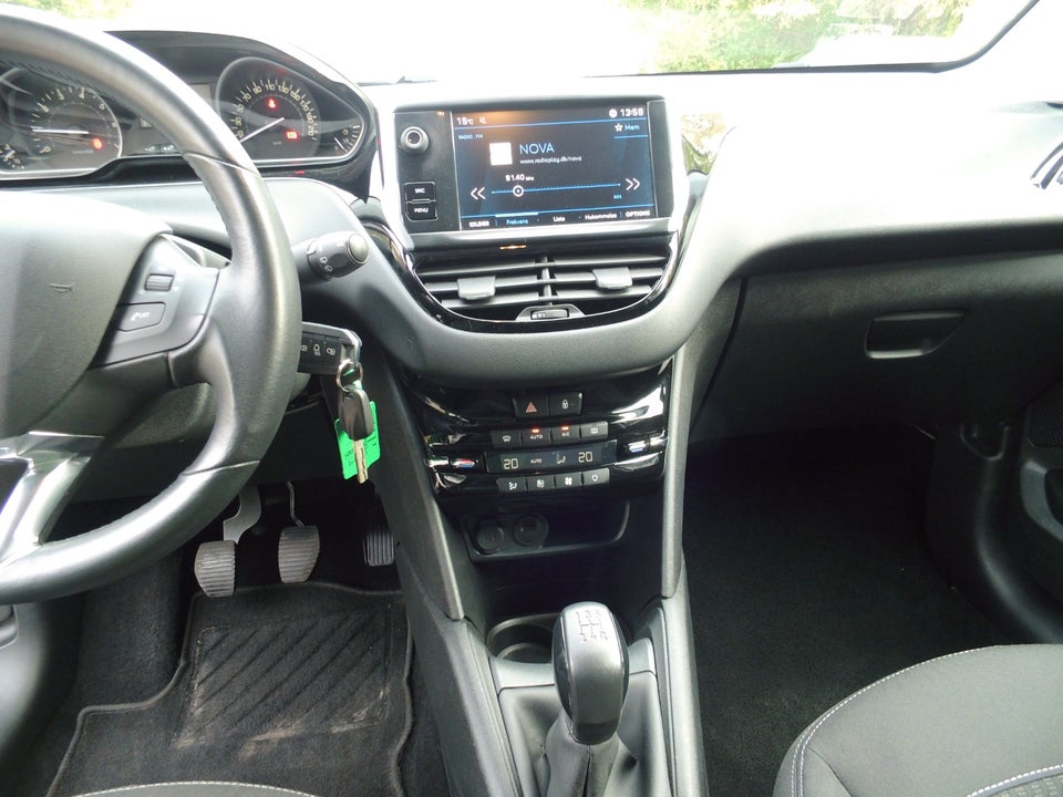 Peugeot 208 1,2 PureTech 82 Privé 5d