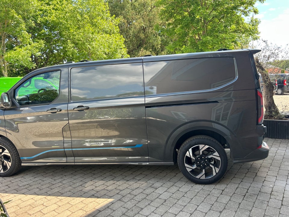 Ford Transit Custom 320 L2 2,0 EcoBlue Sport aut.