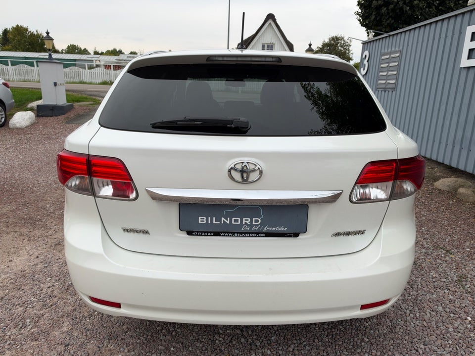 Toyota Avensis 1,8 VVT-i T2 Premium stc. 5d