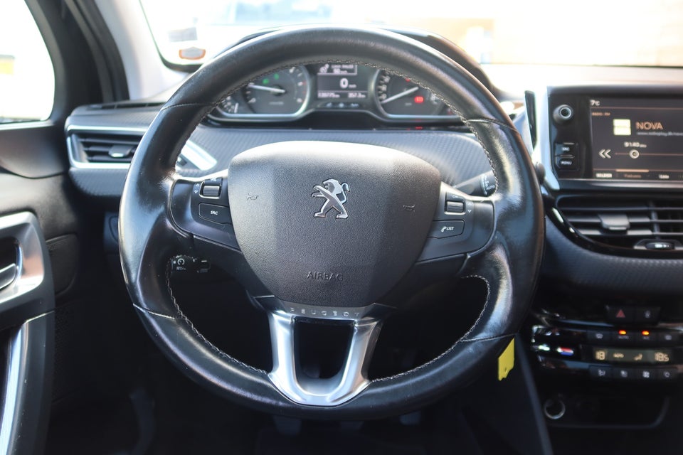 Peugeot 2008 1,6 BlueHDi 100 Allure Sky 5d