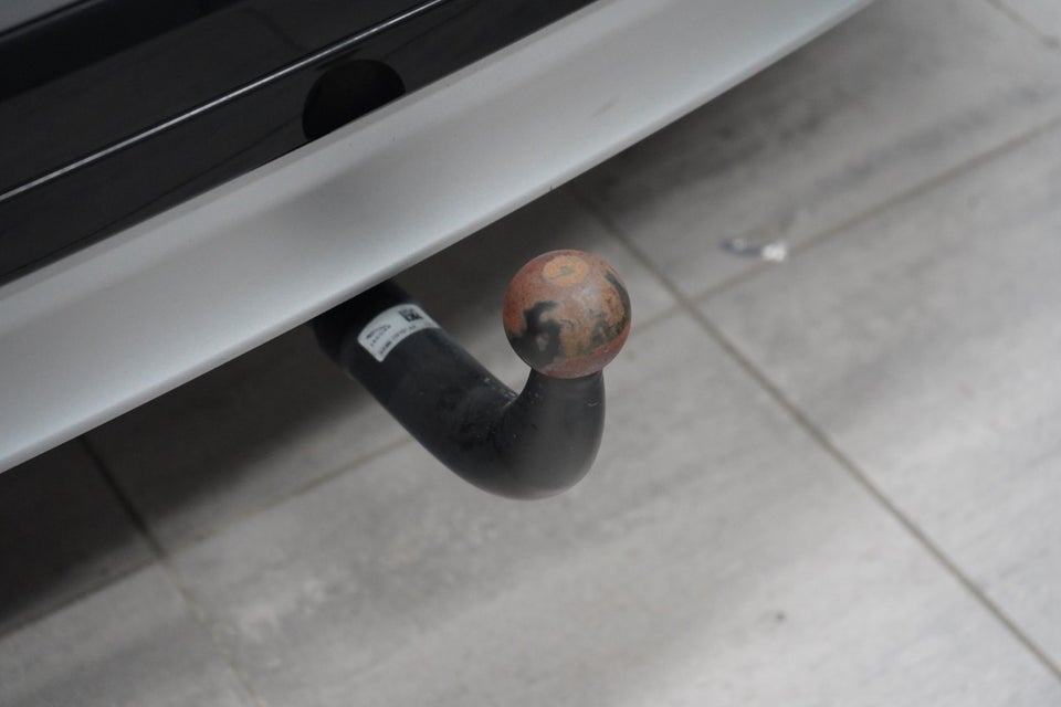 Jaguar F-Pace 2,0 P400e Signature S aut. 5d