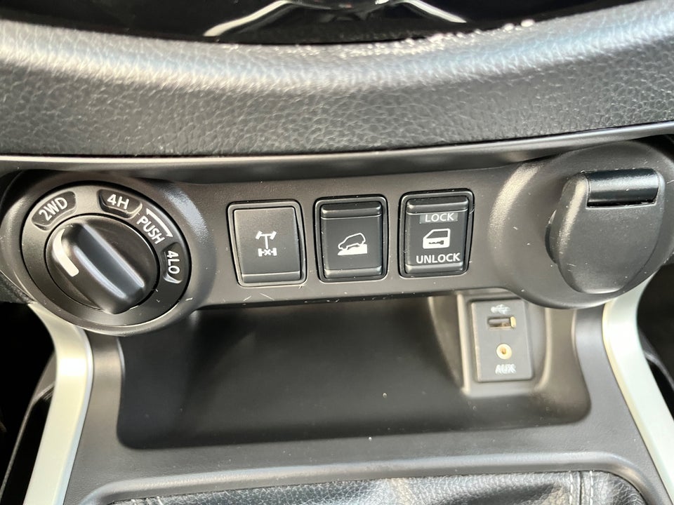 Nissan Navara 2,3 dCi 160 Db.Kab N-Connecta 4d