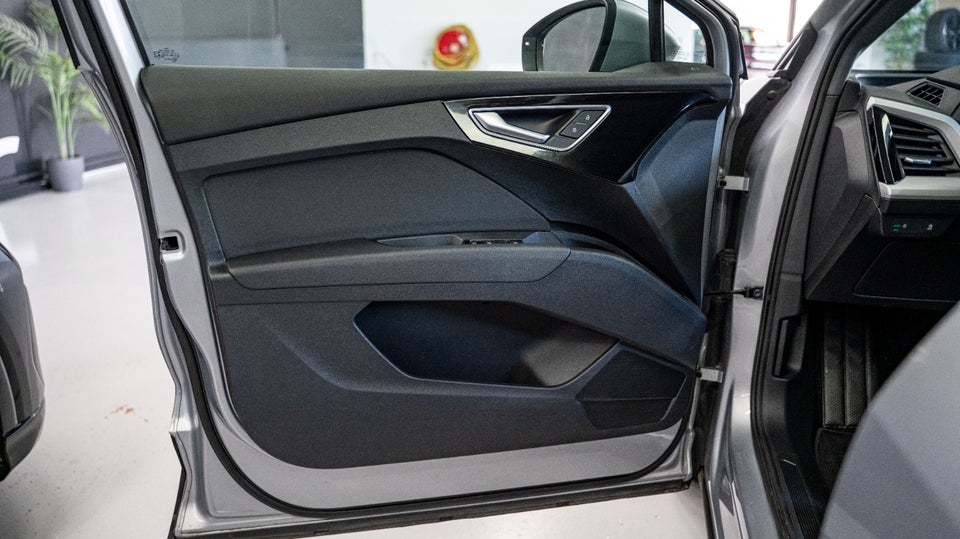 Audi Q4 e-tron 40  5d