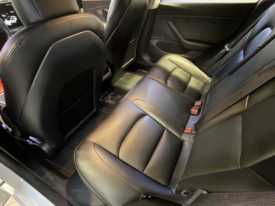 Tesla Model 3 Standard Range+ RWD 4d