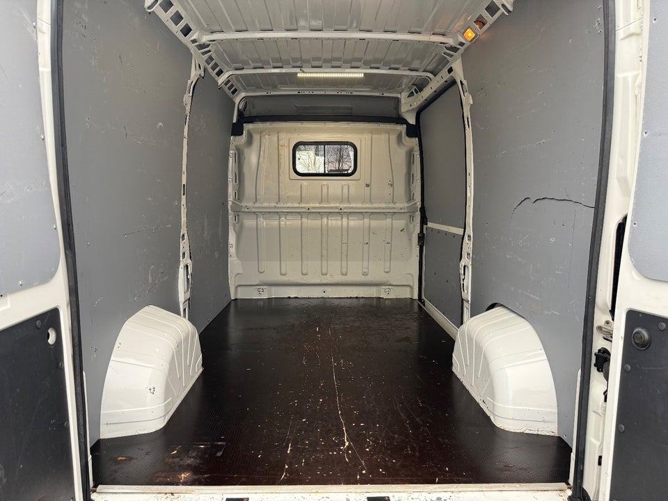 Peugeot Boxer 333 2,2 BlueHDi 140 L2H2 Premium