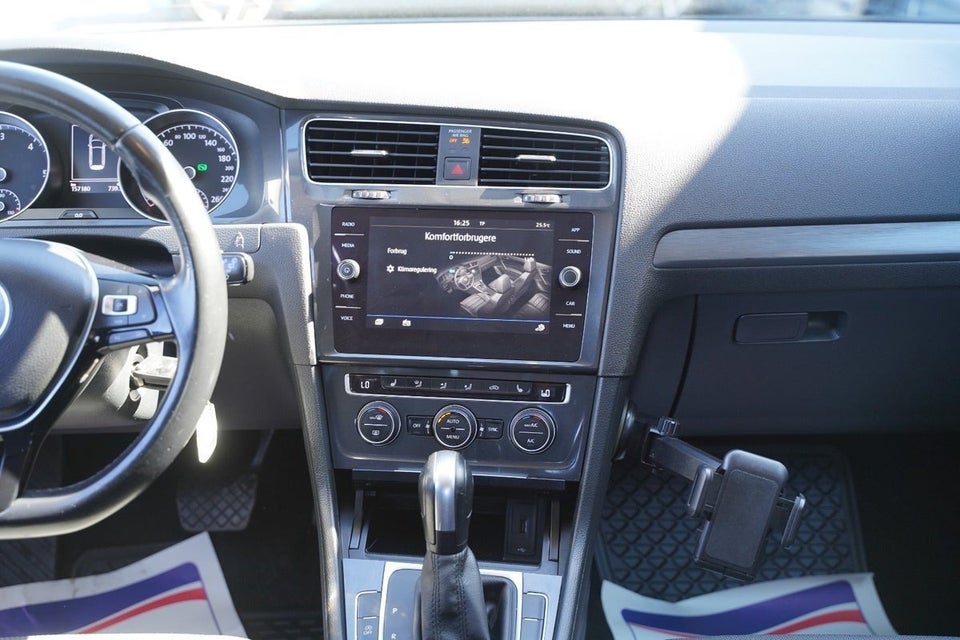 VW Golf VII 2,0 TDi 150 Comfortline Connect Variant DSG Van 5d