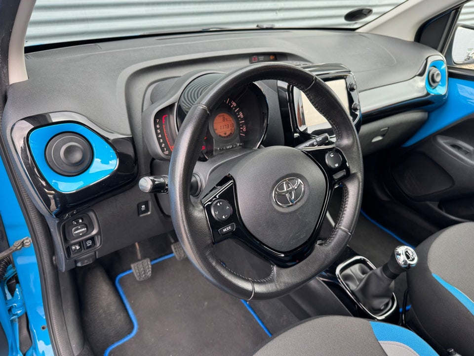 Toyota Aygo 1,0 VVT-i x-press 5d