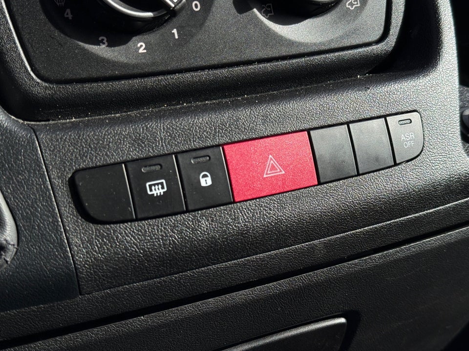 Peugeot Boxer 333 2,2 BlueHDi 140 L3H2 Premium