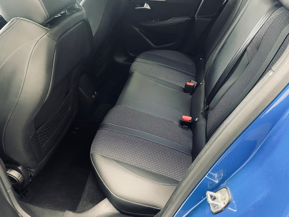 Peugeot e-208 50 GT Pack 5d