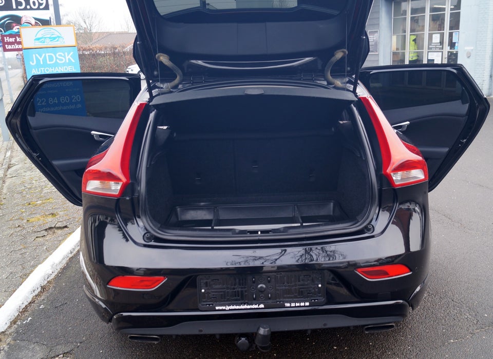 Volvo V40 2,0 D3 150 Momentum aut. 5d