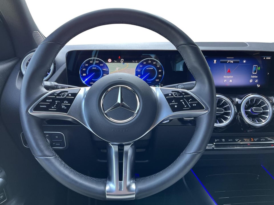 Mercedes EQA300 4Matic 5d