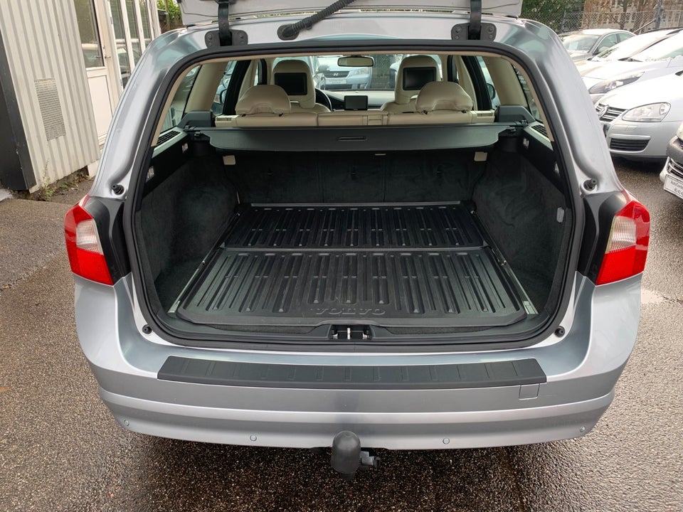 Volvo V70 2,5 T Momentum aut. 5d