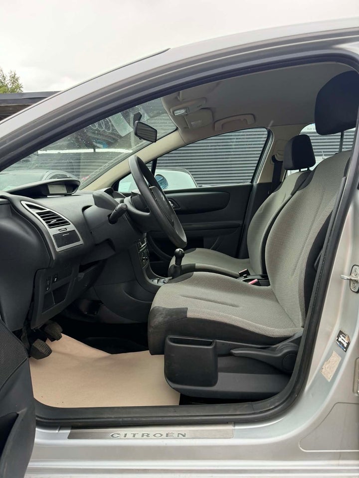 Citroën C4 1,4 16V Advance 5d