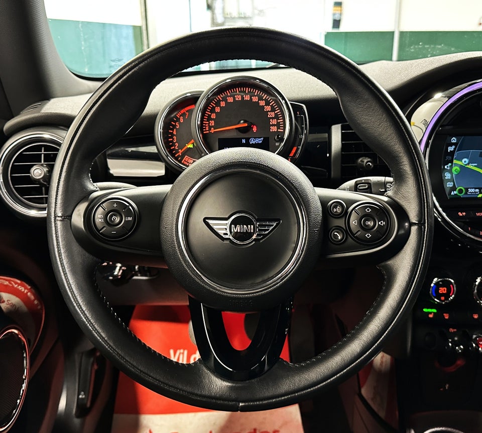 MINI Cooper 1,5 Connected Edition 3d