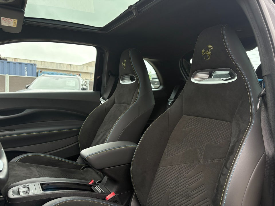 Abarth 500e Scorpionissima 3d