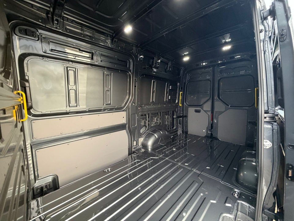 MAN TGE 2,0 3.160 Kassevogn L3H3 aut. RWD