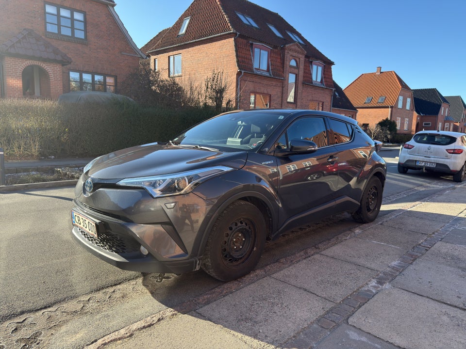 Toyota C-HR 1,8 Hybrid Selected CVT 5d