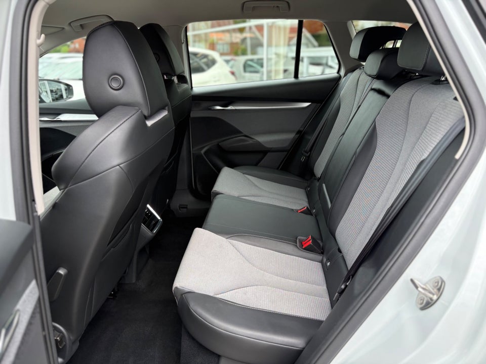 Skoda Enyaq 60 iV Loft 5d