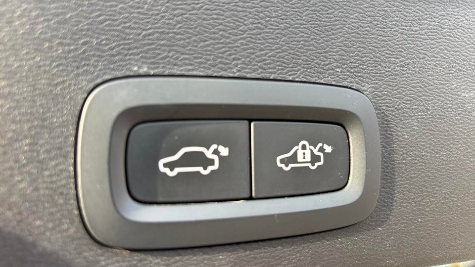 Volvo XC40 P6 ReCharge Core 5d