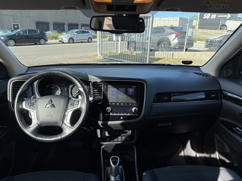 Mitsubishi Outlander 2,4 PHEV Intense CVT 4WD 5d