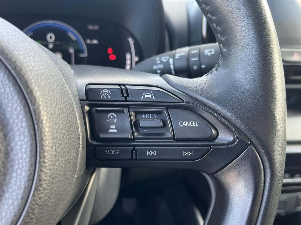 Toyota Yaris 1,5 Hybrid Style e-CVT 5d