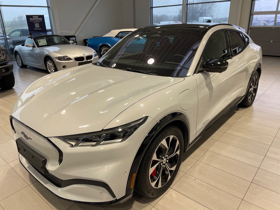 Ford Mustang Mach-E 75 Standard Range AWD 5d