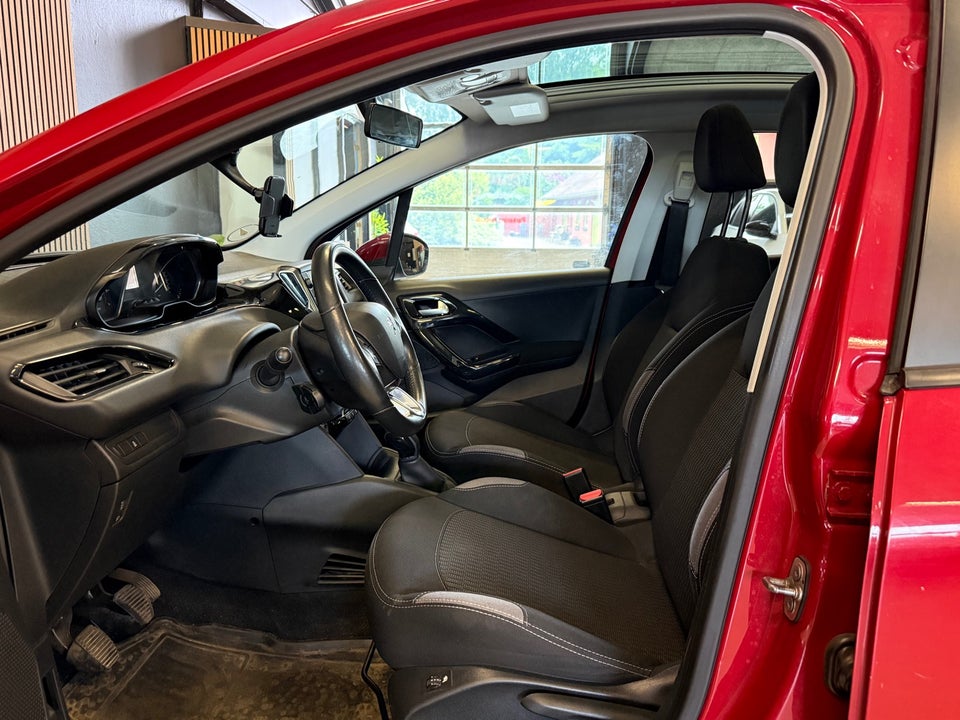 Peugeot 208 1,2 VTi 82 Allure Sky 5d
