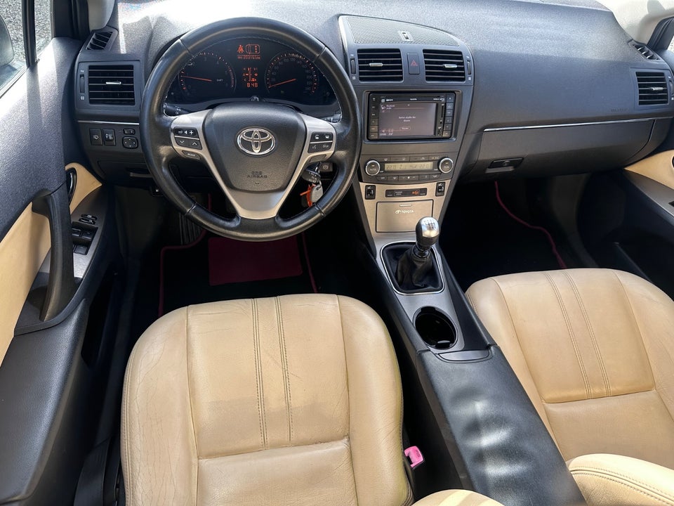 Toyota Avensis 2,0 D-4D Executive stc. 5d