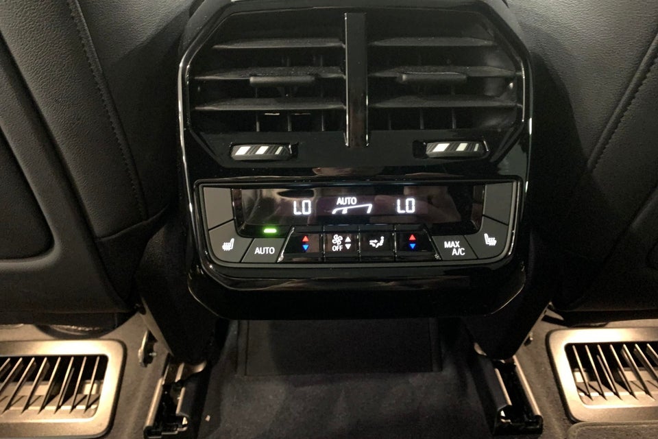 BMW iX xDrive40 Supercharged 5d