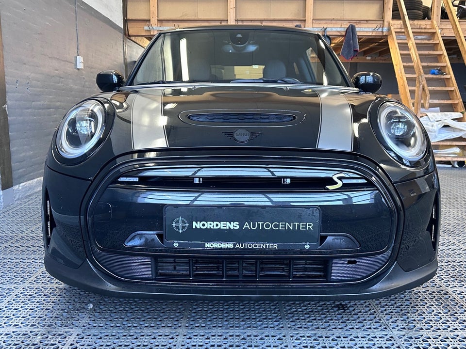 MINI Cooper SE Essential 3d