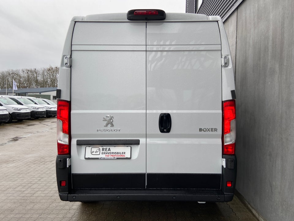 Peugeot Boxer 333 2,2 BlueHDi 140 L3H2 Premium