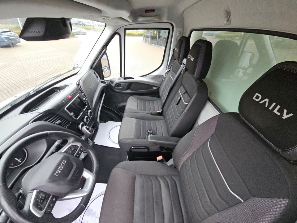 Iveco Daily 3,0 35S18 4100mm Box m/lift AG8