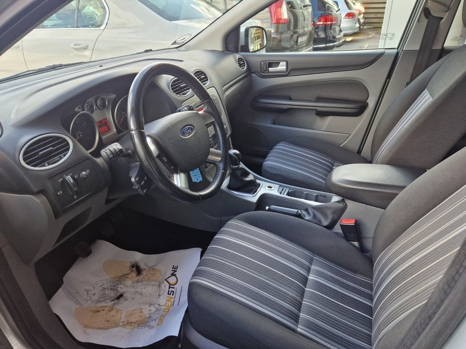 Ford Focus 1,6 Titanium 5d