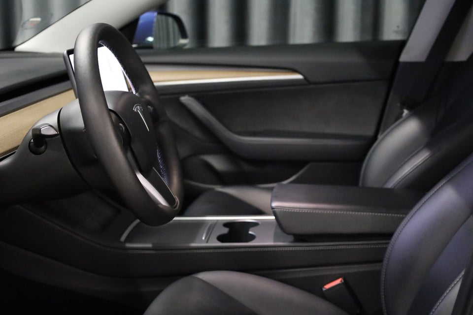 Tesla Model 3 Long Range AWD 4d