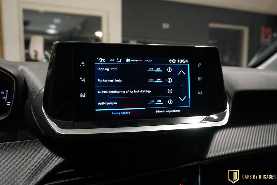 Peugeot 208 1,2 PureTech 75 Black Limited 5d