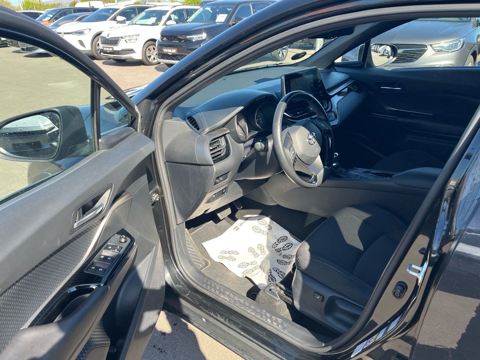 Toyota C-HR 1,8 Hybrid Selected CVT 5d