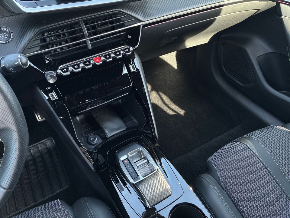 Peugeot e-208 50 GT 5d