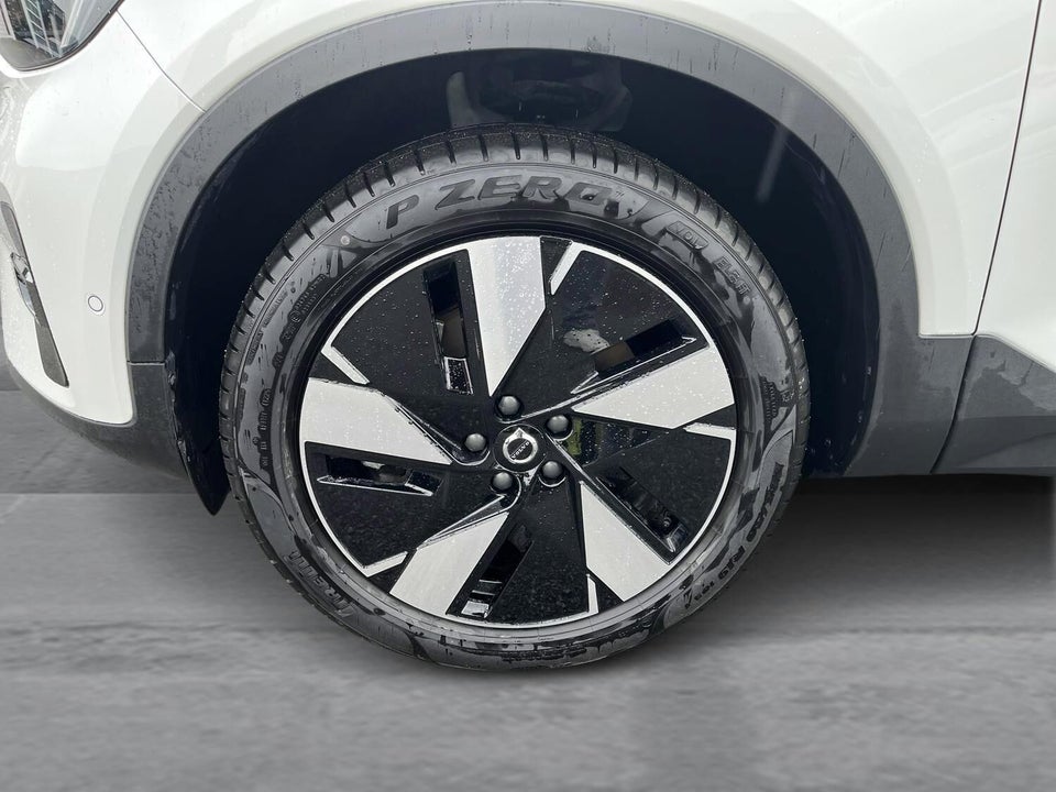 Volvo EX40 Extended Range Plus 5d