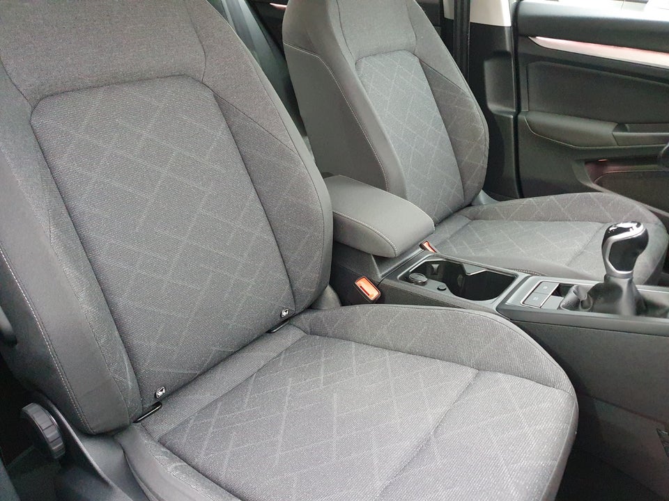 VW Golf VIII 1,5 TSi 130 Life 5d