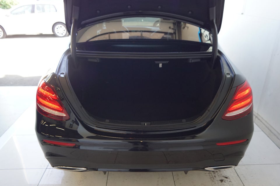 Mercedes E220 d 2,0 AMG Line aut. 4Matic 4d