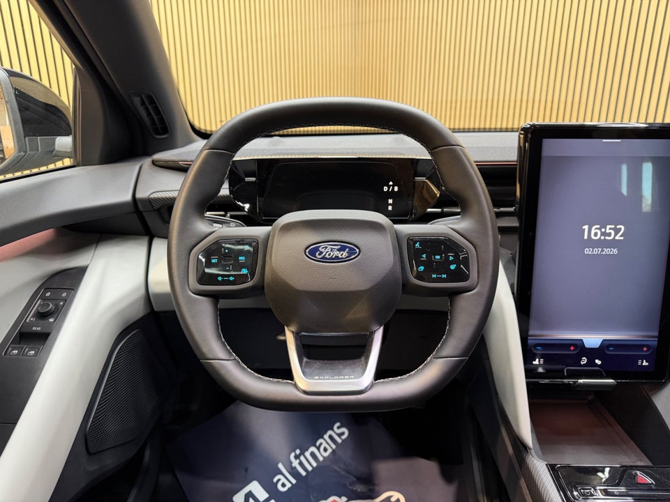Ford Explorer 77 Premium Extended Range 5d