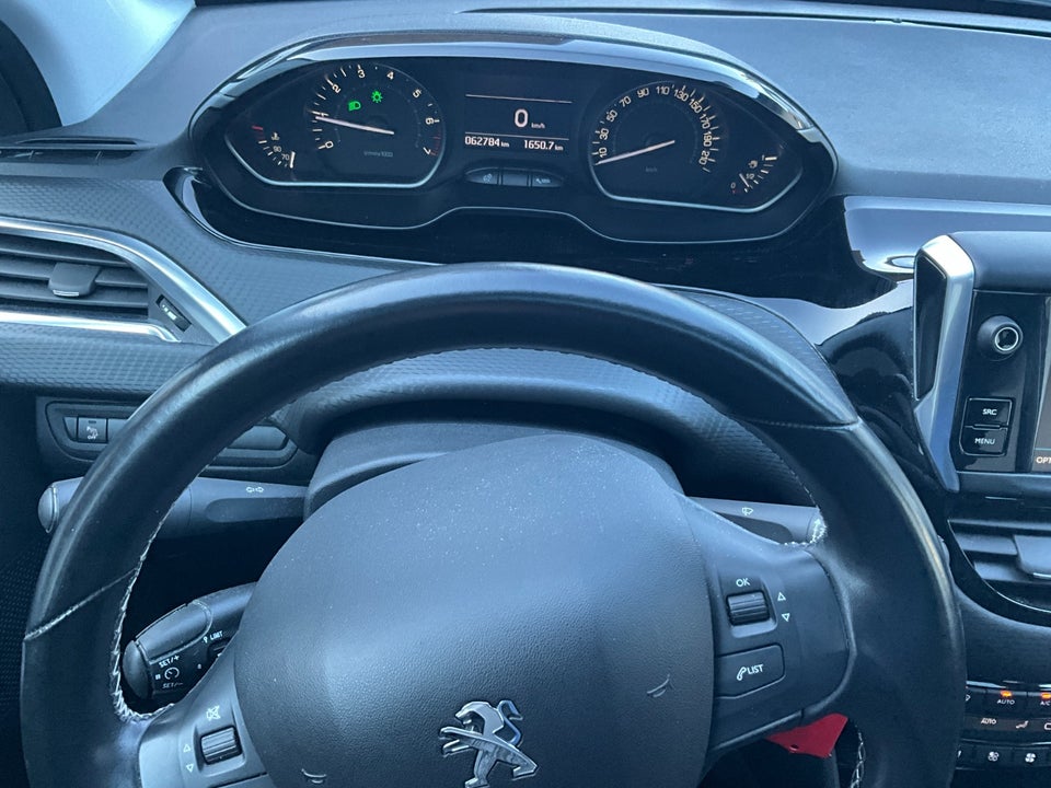 Peugeot 208 1,2 PureTech 82 Selection Sky 5d