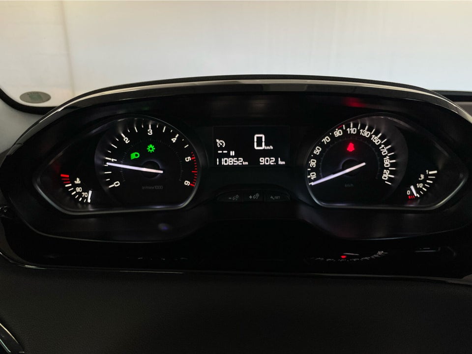 Peugeot 208 1,5 BlueHDi 100 Signature+ 5d