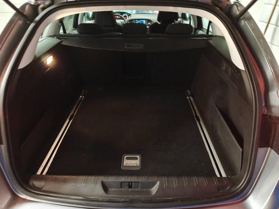 Peugeot 308 1,2 e-THP 130 Active SW 5d