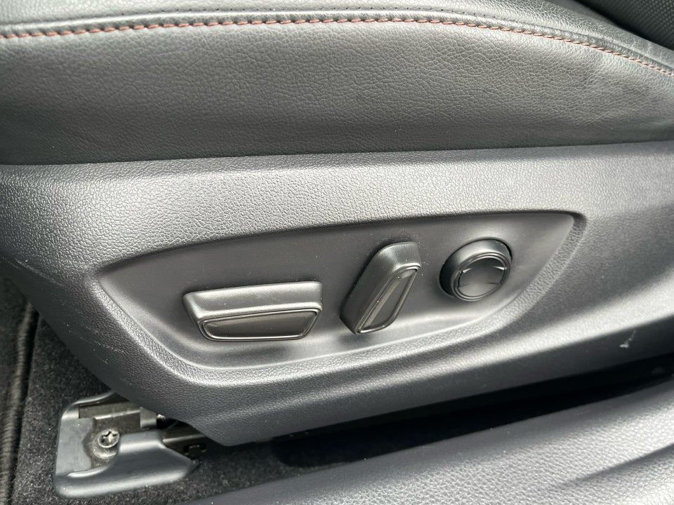 Toyota Camry 2,5 Hybrid H3 Executive CVT 4d