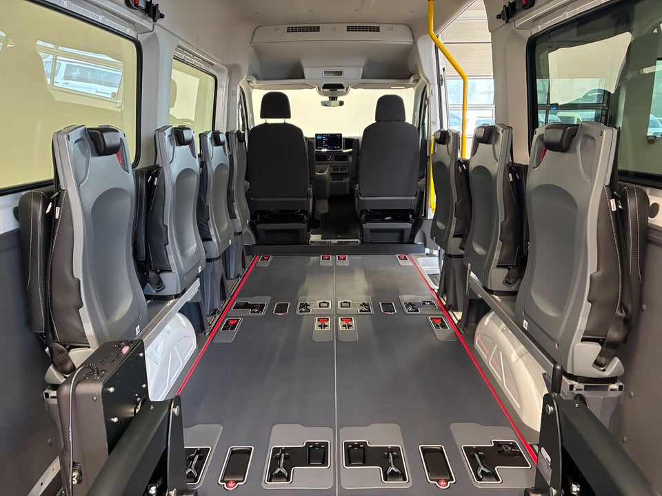 VW Crafter 35 2,0 TDi 140 Kombi L3H3 aut.